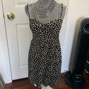 Black & Yellow daisie print.